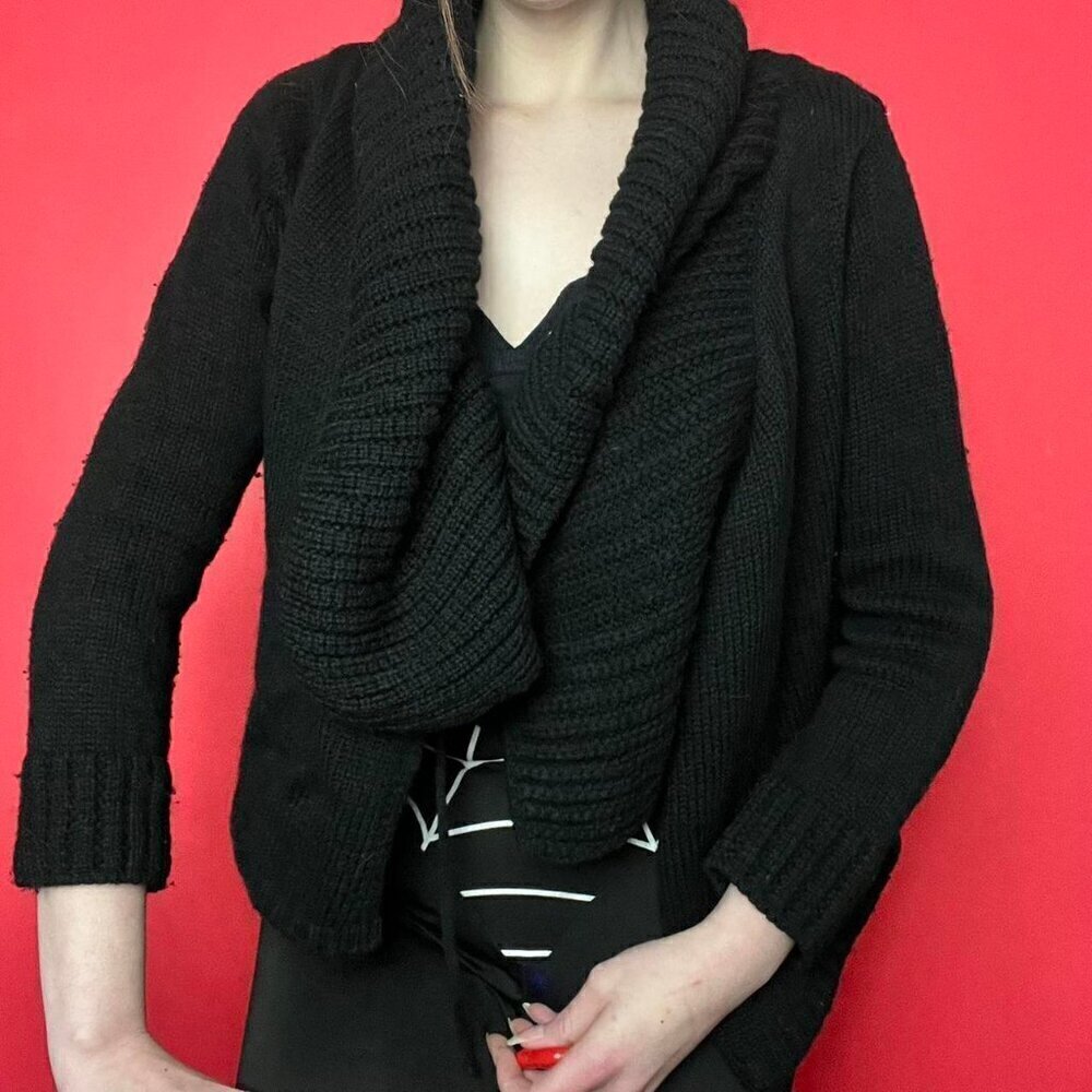 H&M / Black mid to long sleeve cardigan with layers 🖤🖤​​​​​​​​​